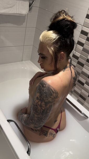 ruby-rosevip Nakenläckor OnlyFans Foto 32