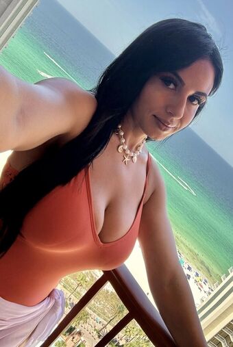 rubybanfit Nakenläckor OnlyFans Foto 40