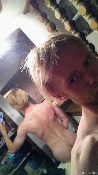 rulebot Nakenläckor OnlyFans Foto 8