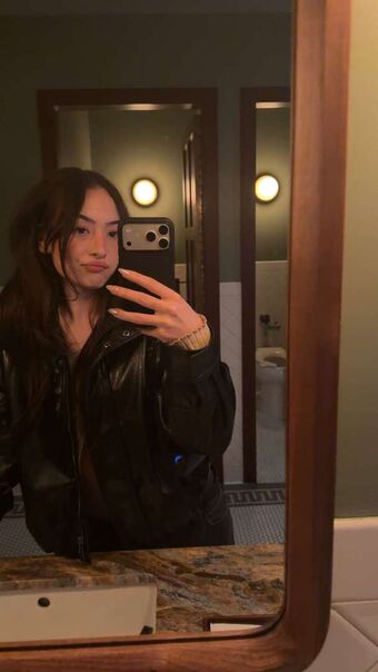 Sakura Shymko Nakenläckor OnlyFans Foto 146