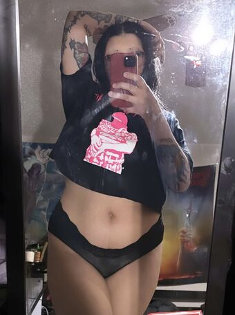 Sarynthia Nakenläckor OnlyFans Foto 23