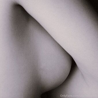 scarlett_deity