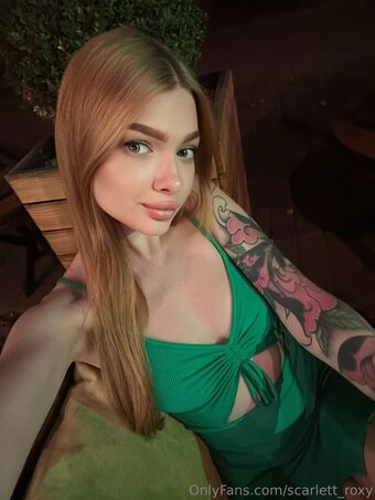 scarlett_roxy Nakenläckor OnlyFans Foto 8