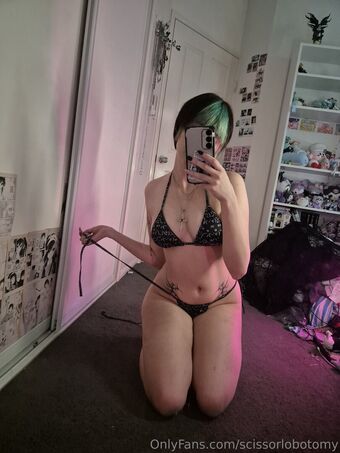 scissorlobotomy Nakenläckor OnlyFans Foto 17