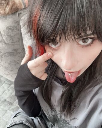 х_see Nakenläckor OnlyFans Foto 2