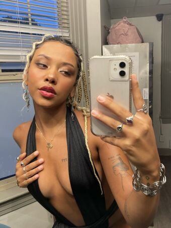 SensualSided Nakenläckor OnlyFans Foto 9