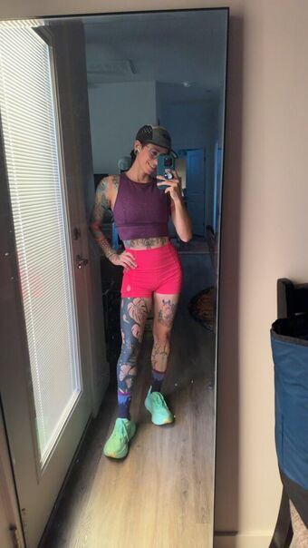 Sentientbees Nakenläckor OnlyFans Foto 8