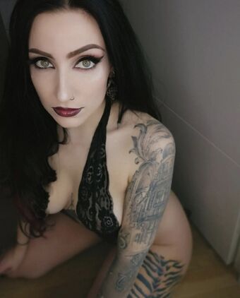 Shadows.sight Nakenläckor OnlyFans Foto 2