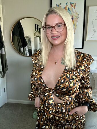 sheajinx Nakenläckor OnlyFans Foto 24