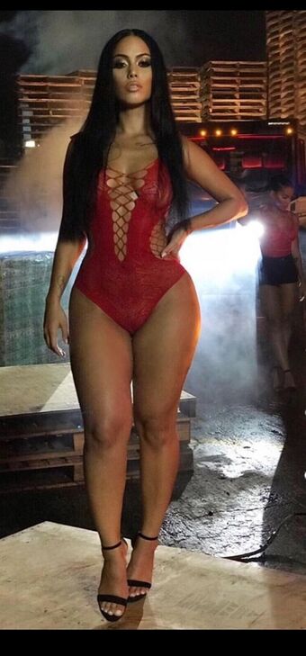 Sherry Foreign Nakenläckor OnlyFans Foto 11