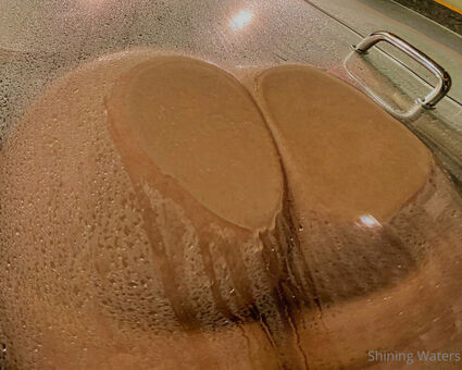 Shining Nakenläckor OnlyFans Foto 2