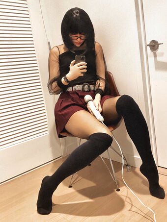 silkcovered Nakenläckor OnlyFans Foto 4