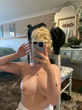 simsyyy__ Nakenläckor OnlyFans Foto 5