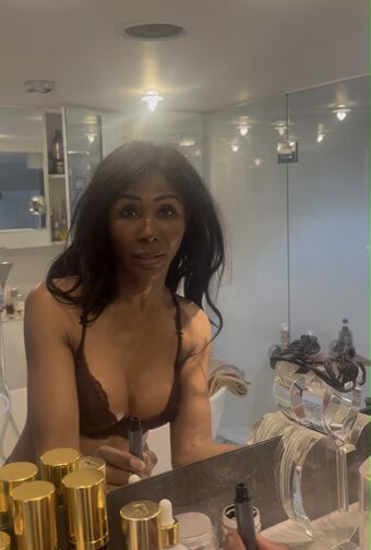 Sinitta Nakenläckor OnlyFans Foto 2