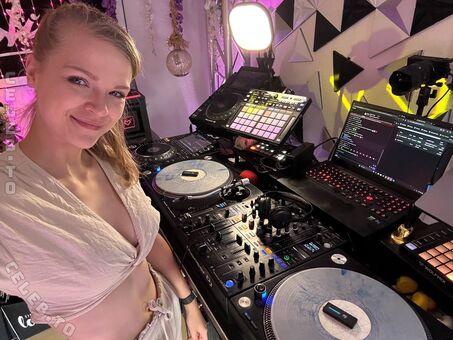 Sintica Nakenläckor OnlyFans Foto 67