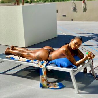 Skydays Nakenläckor OnlyFans Foto 5