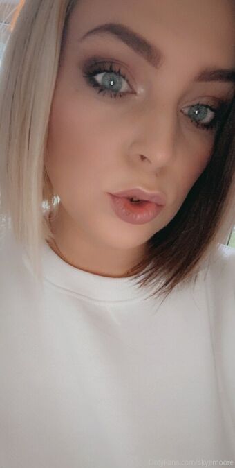 skyemoore Nakenläckor OnlyFans Foto 30
