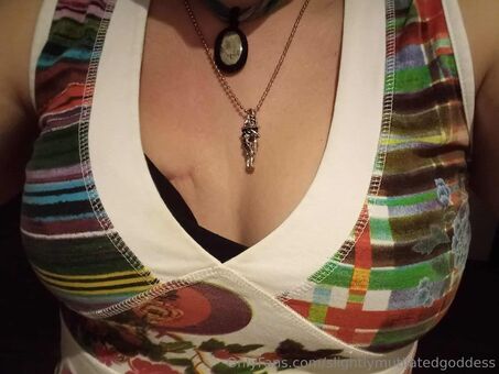slightlymutilatedgoddess Nakenläckor OnlyFans Foto 11