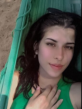 Slimar Nakenläckor OnlyFans Foto 2
