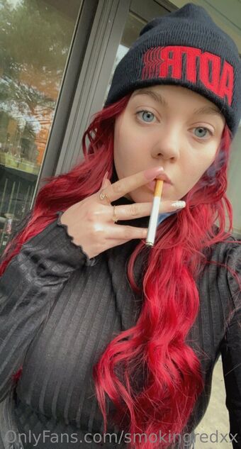 smokingredxx Nakenläckor OnlyFans Foto 32