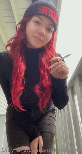 smokingredxx Nakenläckor OnlyFans Foto 34