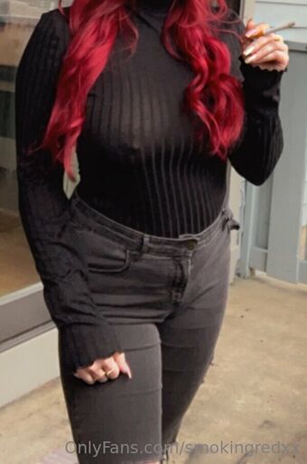 smokingredxx Nakenläckor OnlyFans Foto 36