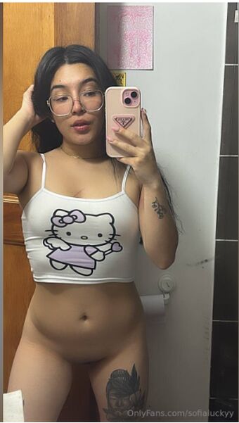 sofialuckyy Nakenläckor OnlyFans Foto 5