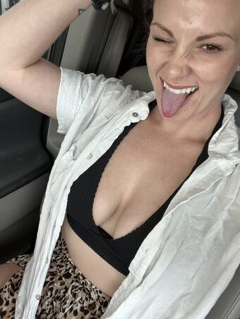 Sofya Brooke Nakenläckor OnlyFans Foto 4