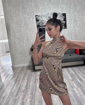 SolorUlia Nakenläckor OnlyFans Foto 2