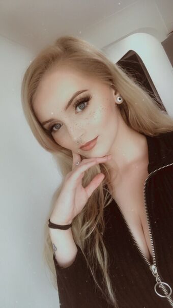 SomethingBee Nakenläckor OnlyFans Foto 3