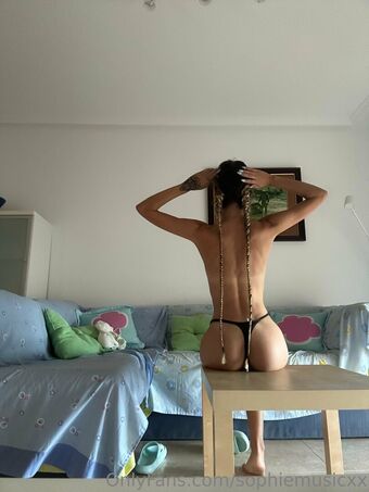 sophiemusicxx Nakenläckor OnlyFans Foto 2