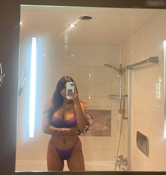 Spicycube Nakenläckor OnlyFans Foto 2