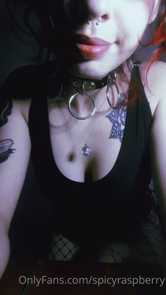 spicyraspberry Nakenläckor OnlyFans Foto 3