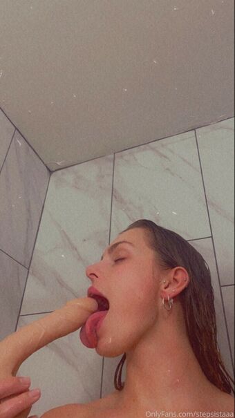 Stepsistaaa Nakenläckor OnlyFans Foto 1