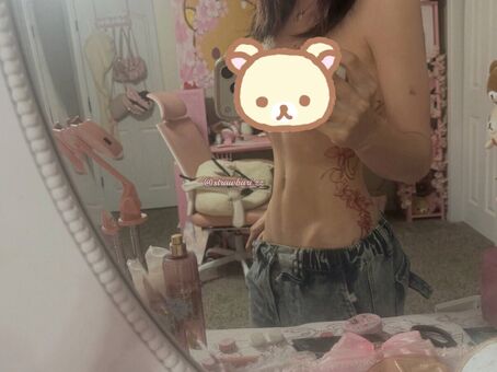 strawbarizz Nakenläckor OnlyFans Foto 36
