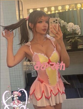 strawbarizz Nakenläckor OnlyFans Foto 39