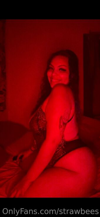 strawbees Nakenläckor OnlyFans Foto 16
