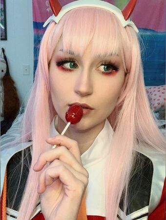 Strawbrrybb Nakenläckor OnlyFans Foto 4