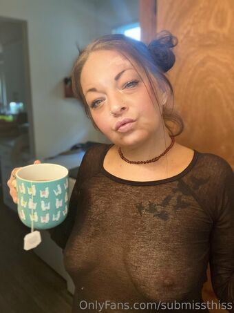 submissthiss Nakenläckor OnlyFans Foto 8