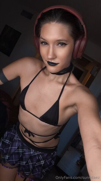sun4daez Nakenläckor OnlyFans Foto 12