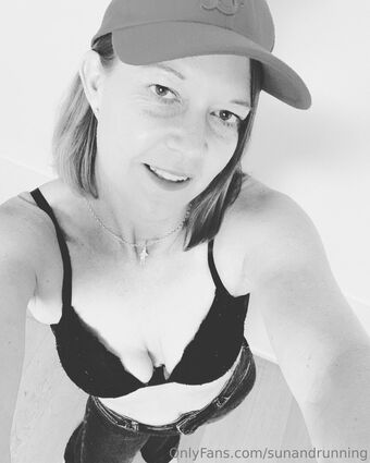 sunandrunning Nakenläckor OnlyFans Foto 5