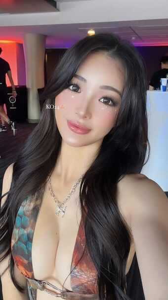 Suzu Nakenläckor OnlyFans Foto 4