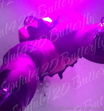 synful420 Nakenläckor OnlyFans Foto 21