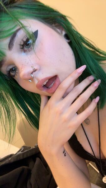 Tabbiki Nakenläckor OnlyFans Foto 1