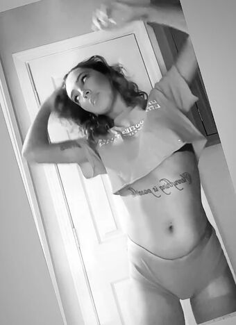 Taylor Weeks Nakenläckor OnlyFans Foto 10