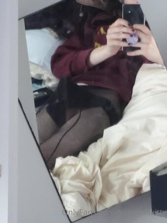 TelepathiKitty Nakenläckor OnlyFans Foto 3