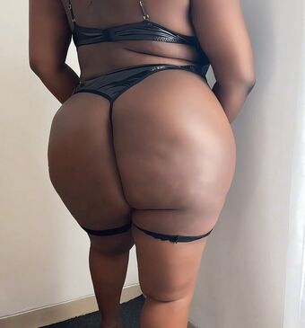 thatbootythox Nakenläckor OnlyFans Foto 49