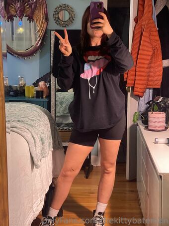 thekittybateman Nakenläckor OnlyFans Foto 11