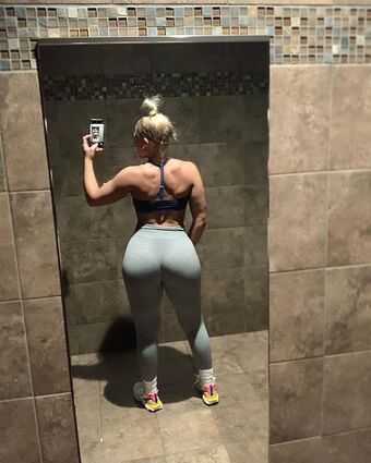 therealmcm Nakenläckor OnlyFans Foto 1
