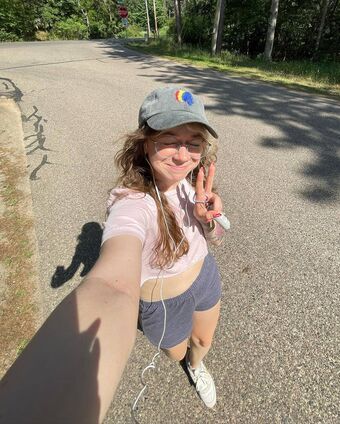 TheYellowButton Nakenläckor OnlyFans Foto 2